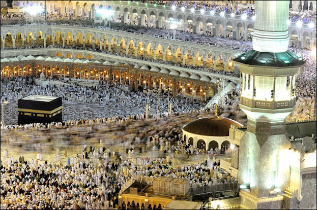 20120509-Kaaba farewell_tawaf_around_the_Kaaba Al_Jazeera_English.jpg